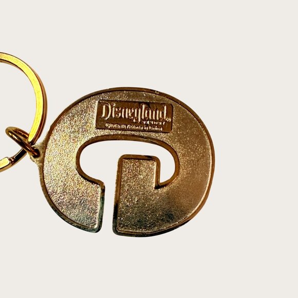 Disneyland Mickey Minnie Goofy Goldtone Letter G Keychain Keyring Vacation - Picture 3 of 3
